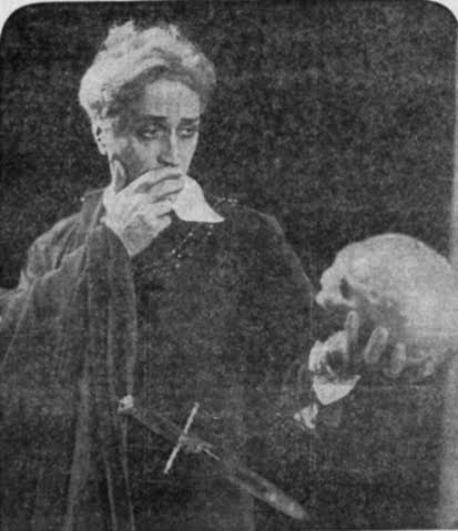 Gösta Ekman as Hamlet in 1934 (Vasateatern, Stockholm).